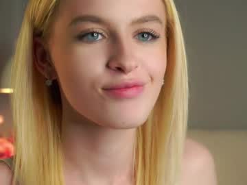 girl
        lunnadew cam image #5811257