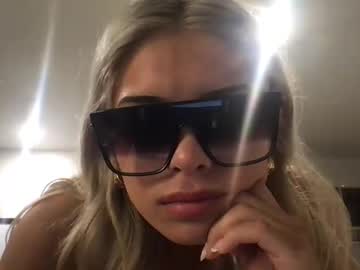 girl
        brithompson cam image #5953707