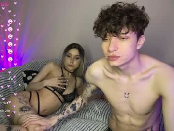 couple Cam Girls At Home Fucking Live with wendy_shyfox
